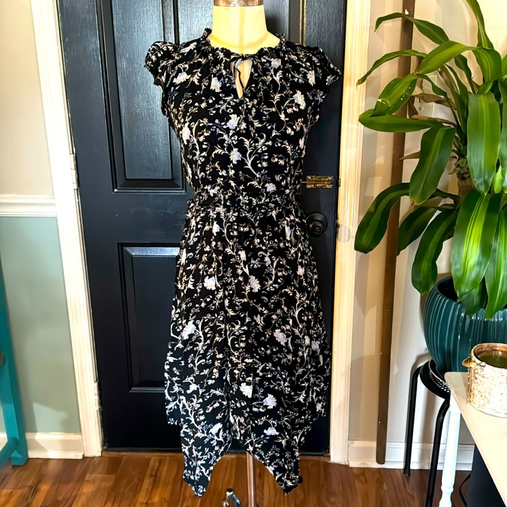 Knox Rose Black and White Sheath Midi Dress with Keyhole Neckline